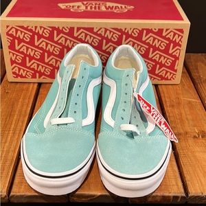 Brand new. Women’s vans